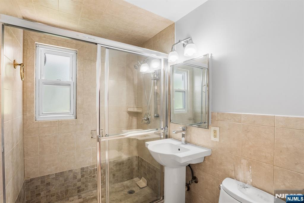 642 Ellington Road Ridgewood, NJ 07450 - Photo 15 of 27