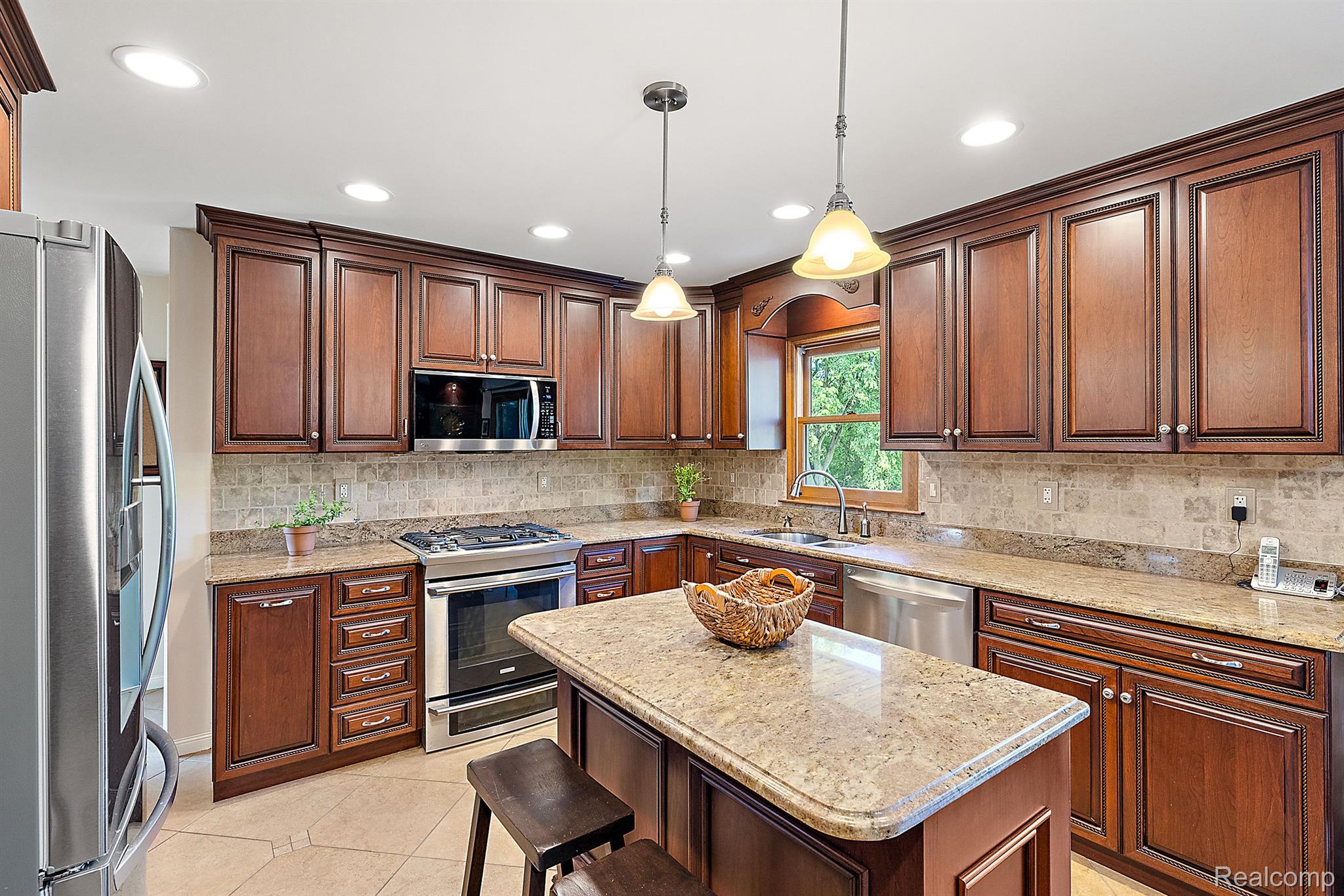 10345 Hadley Road Clarkston, MI 48348 - Photo 15 of 61 Beautiful backsplash tile