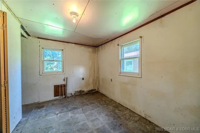 $215,000 | 33279 Pawnee Drive, Lebanon, MO 65536