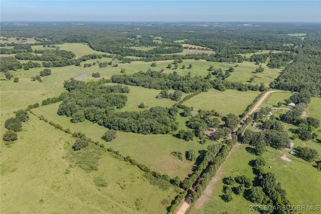 $215,000 | 33279 Pawnee Drive, Lebanon, MO 65536