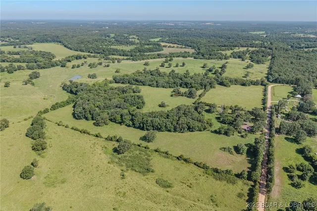 $215,000 | 33279 Pawnee Drive, Lebanon, MO 65536