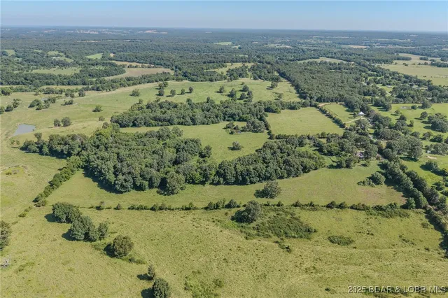 $215,000 | 33279 Pawnee Drive, Lebanon, MO 65536