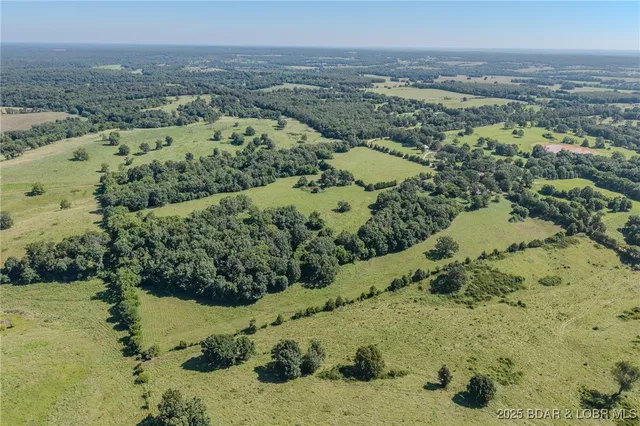 $215,000 | 33279 Pawnee Drive, Lebanon, MO 65536