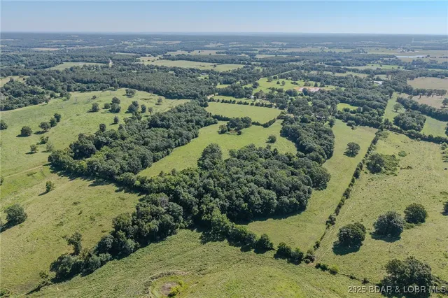 $215,000 | 33279 Pawnee Drive, Lebanon, MO 65536