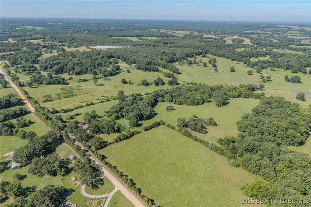 $215,000 | 33279 Pawnee Drive, Lebanon, MO 65536