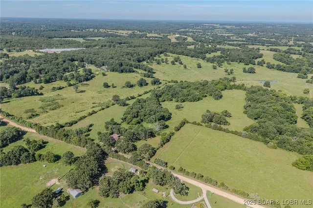 $215,000 | 33279 Pawnee Drive, Lebanon, MO 65536