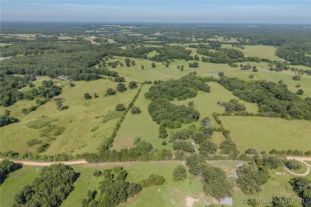 $215,000 | 33279 Pawnee Drive, Lebanon, MO 65536