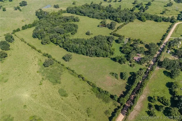 $215,000 | 33279 Pawnee Drive, Lebanon, MO 65536