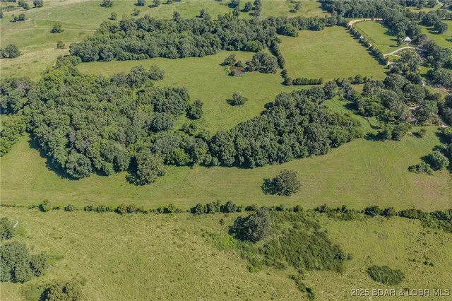 $215,000 | 33279 Pawnee Drive, Lebanon, MO 65536