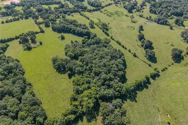 $215,000 | 33279 Pawnee Drive, Lebanon, MO 65536