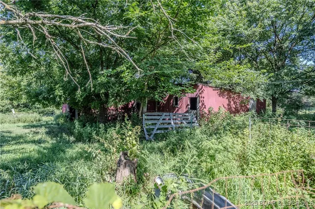 $215,000 | 33279 Pawnee Drive, Lebanon, MO 65536