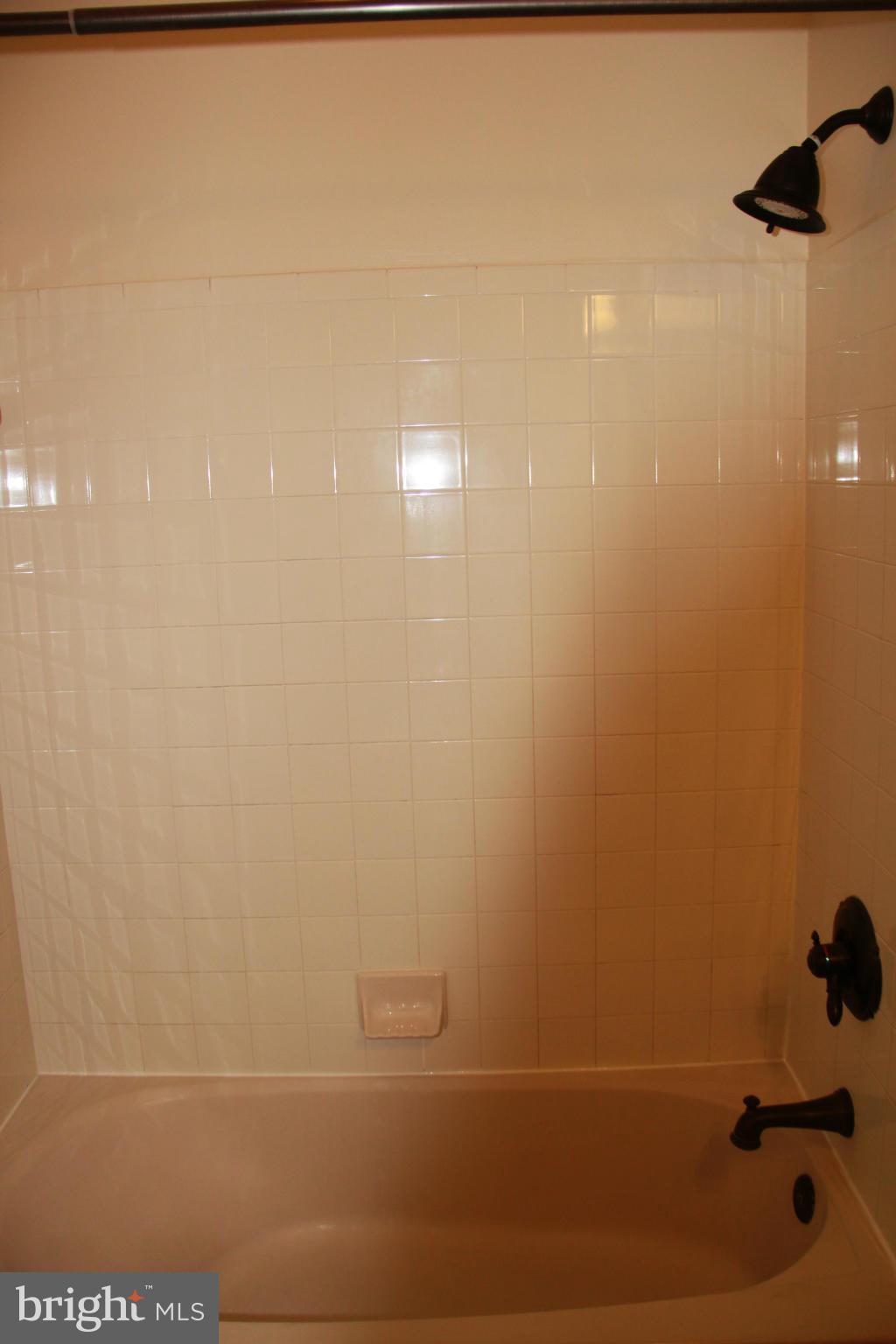 5340 Kelmscot Road Baltimore, MD 21237 - Photo 17 of 25 Bath
