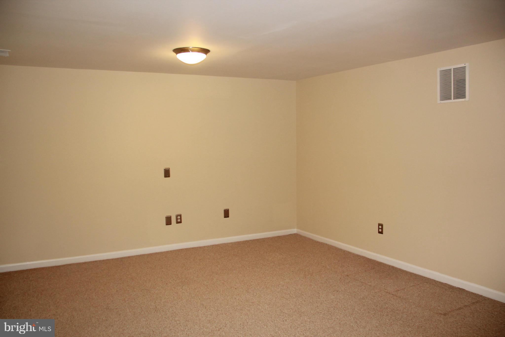 5340 Kelmscot Road Baltimore, MD 21237 - Photo 20 of 25 Family Room