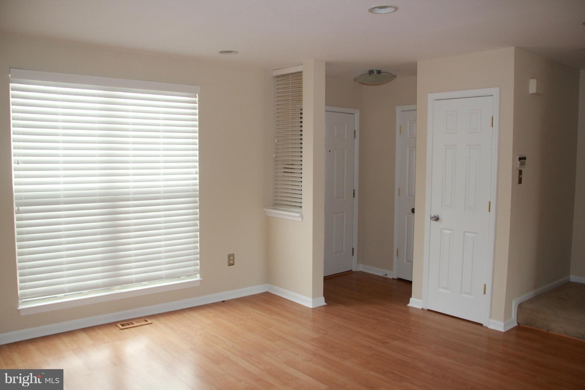5340 Kelmscot Road Baltimore, MD 21237 - Photo 3 of 25 Living Room