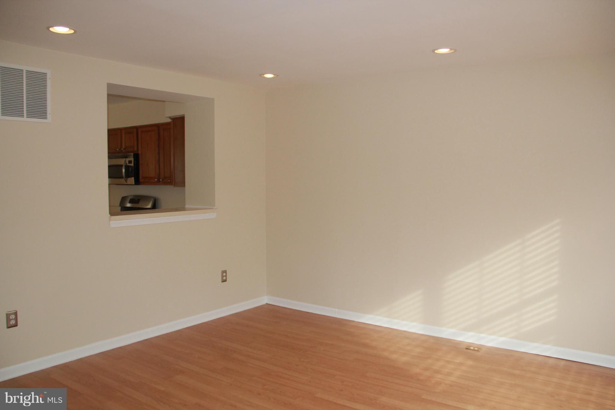 5340 Kelmscot Road Baltimore, MD 21237 - Photo 5 of 25 Living Room