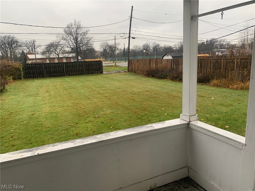 1456 Evanston Road Lyndhurst, OH 44124 - Photo 20 of 32 View of yard