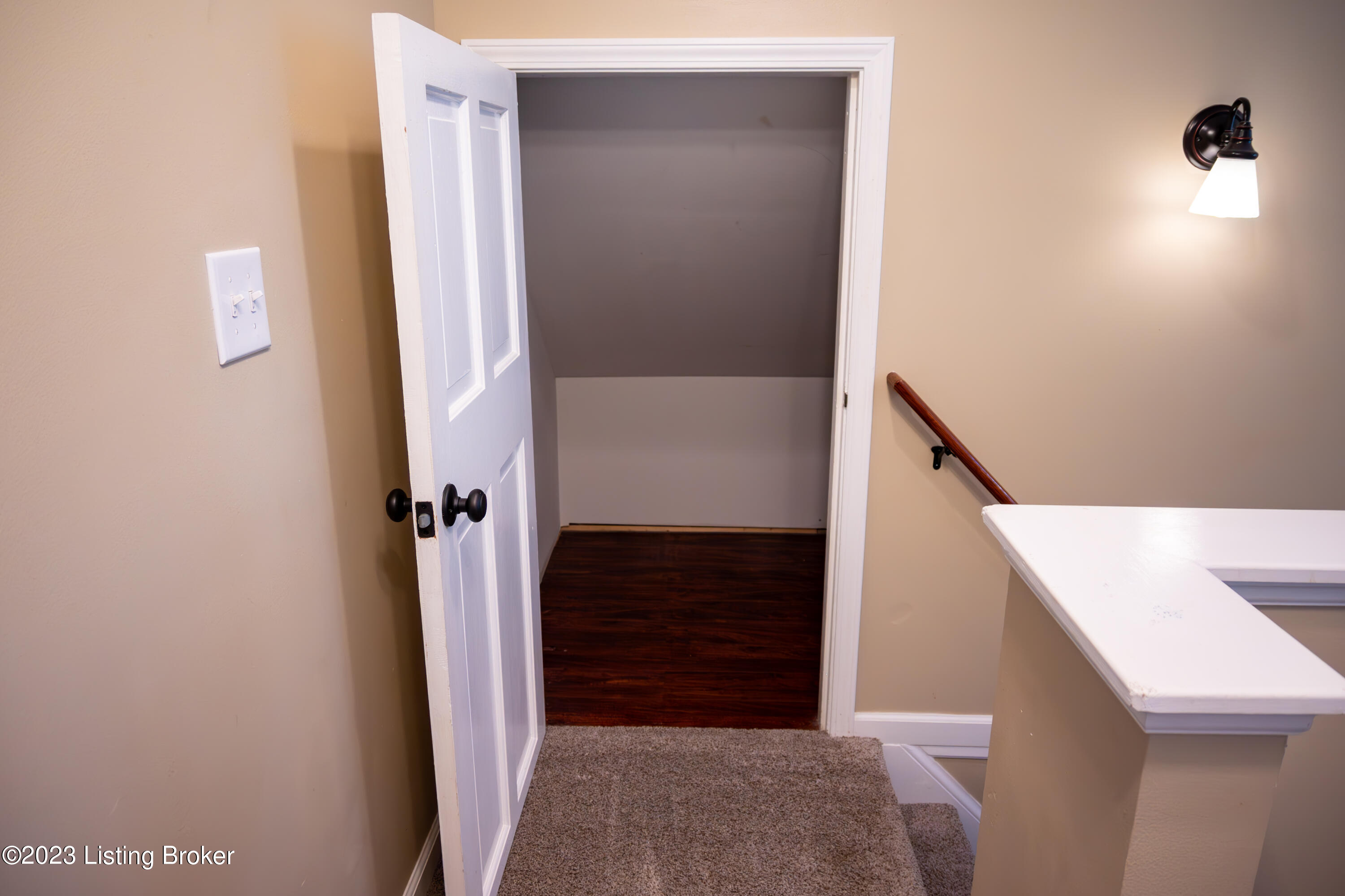 4611 Beaver Road Louisville, KY 40207 - Photo 22 of 46 2nd Floor Closet