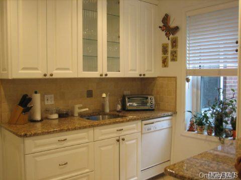 195 South Middle Neck Road, Unit 2J Great Neck, NY 11021 - Photo 1 of 1