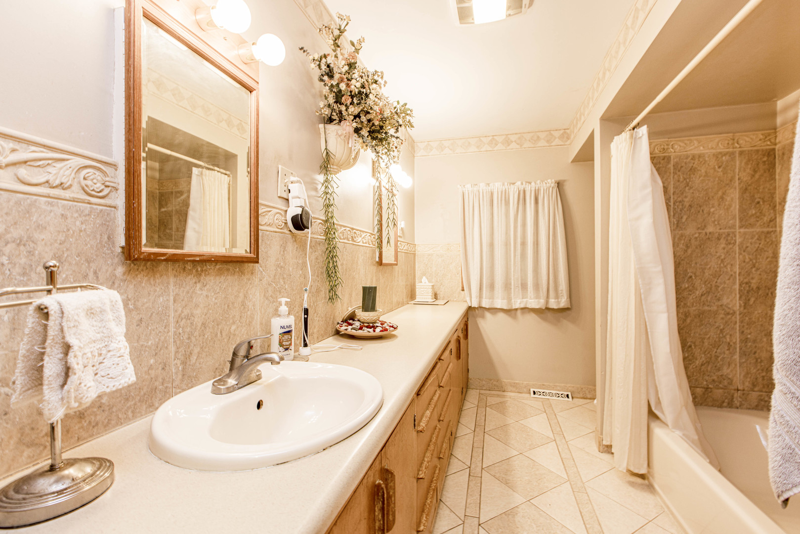 17 Szarek Drive Bloomington, IL 61701 - Photo 14 of 33 a bathroom with a tub sink and mirror