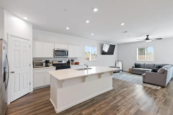 $430,000 | 282 Rosebriar Street, Madera, CA 93638