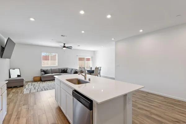 $430,000 | 282 Rosebriar Street, Madera, CA 93638