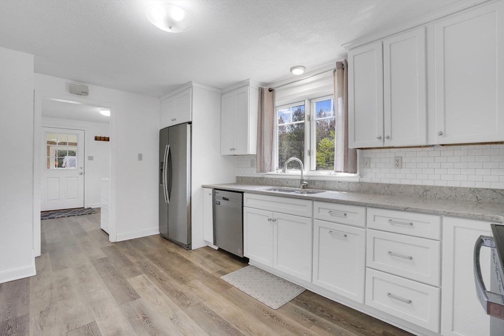 79 South Schoolhouse Road Greenfield, MA 01301 - Photo 9 of 33