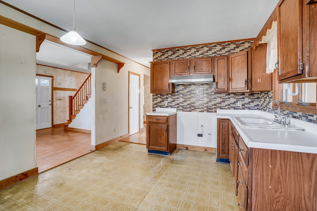 17 Mariner Road Tisbury, MA 02568 - Photo 11 of 26