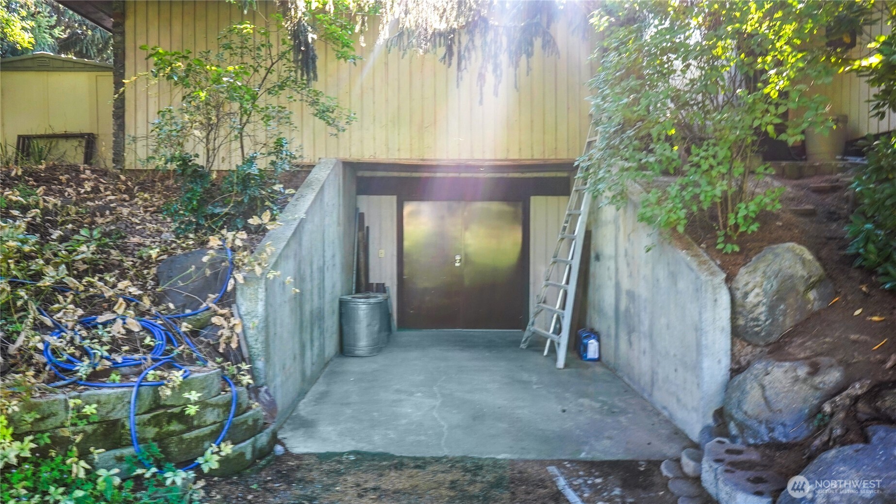 826 South Skylark Way Othello, WA 99344 - Photo 13 of 40 front view of a house with a tree