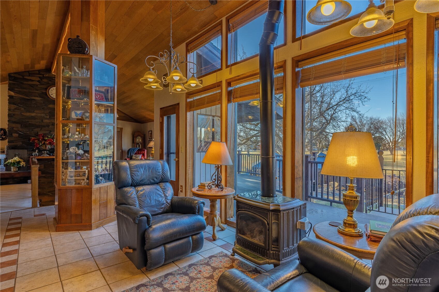 826 South Skylark Way Othello, WA 99344 - Photo 2 of 40 a outdoor space with furniture