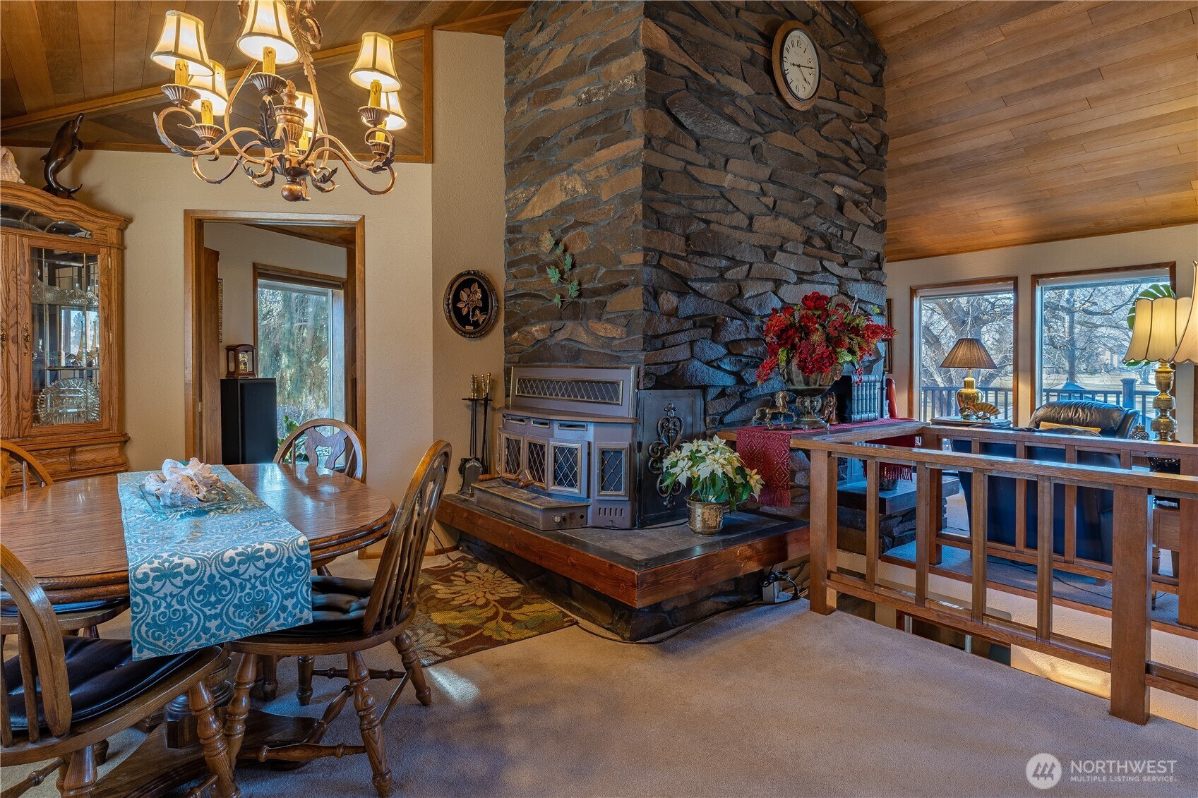 826 South Skylark Way Othello, WA 99344 - Photo 31 of 40 a living room with furniture and a baby crib