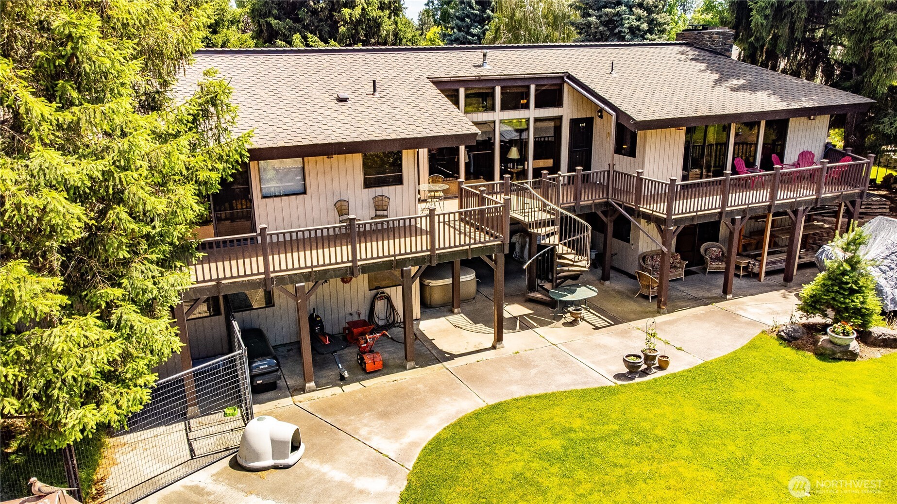 826 South Skylark Way Othello, WA 99344 - Photo 33 of 40 a view of a house with pool and chairs