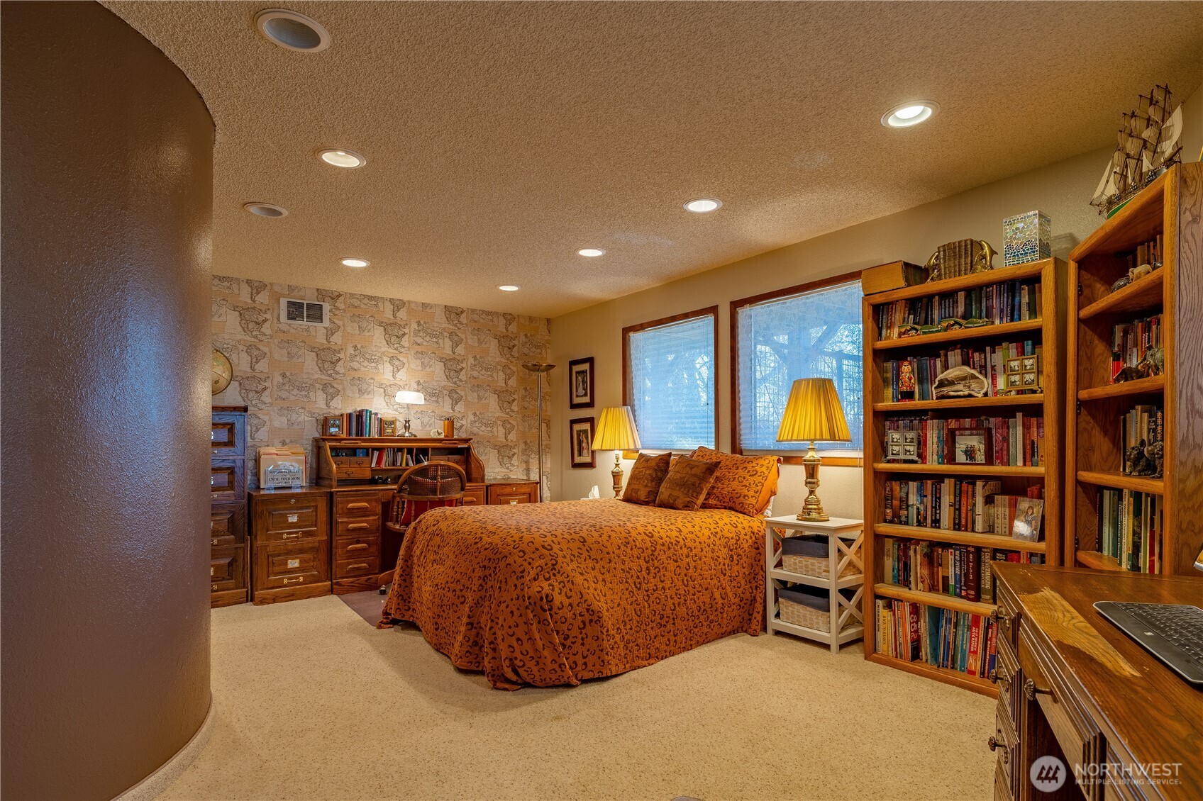 826 South Skylark Way Othello, WA 99344 - Photo 39 of 40 a bedroom with furniture and a book shelf