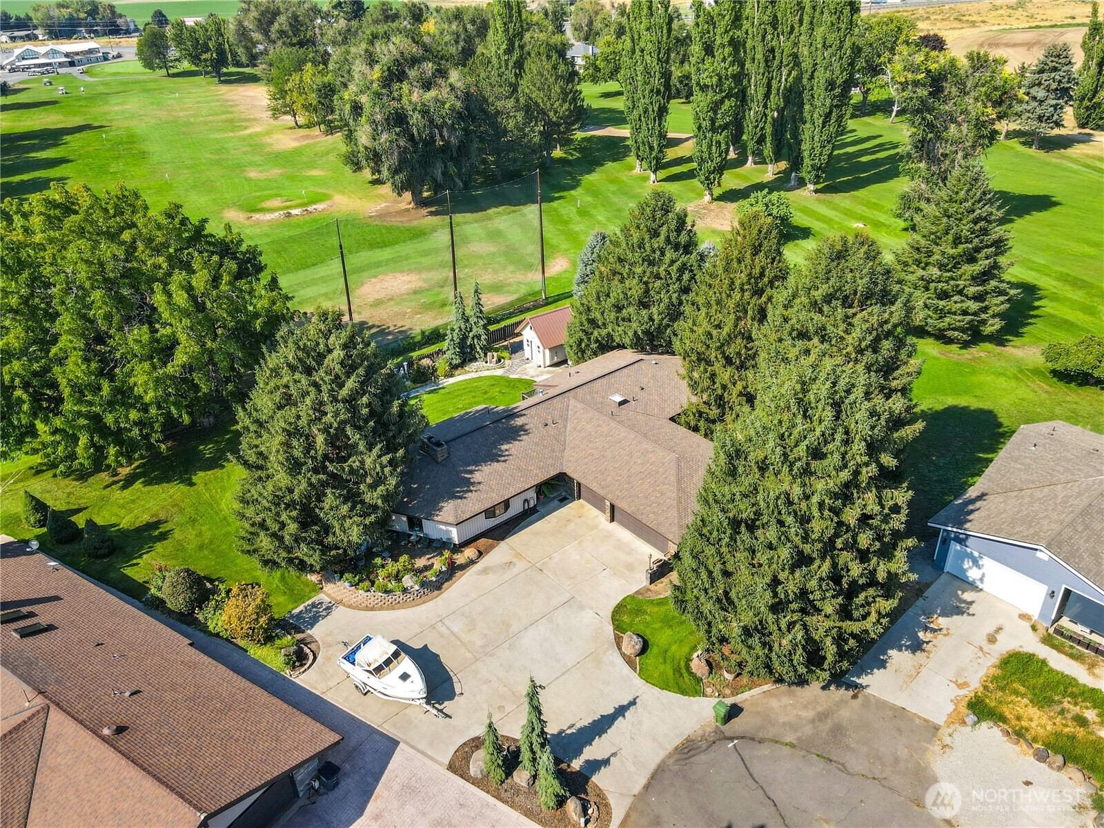 826 South Skylark Way Othello, WA 99344 - Photo 4 of 40 an aerial view of a house with a yard