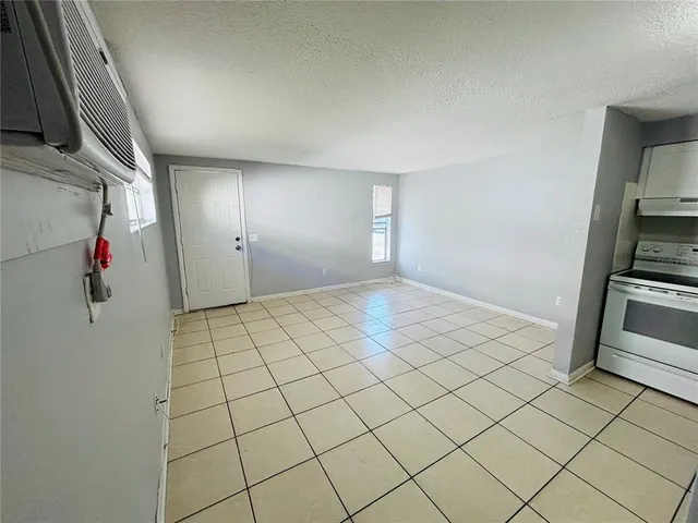 $1,250 | 1304 Morris Park, Tampa, FL 33612