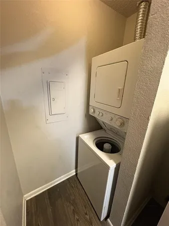 $1,000 | 4502 Gaston Avenue, Unit 315, Dallas, TX 75246