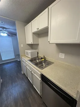 $1,000 | 4502 Gaston Avenue, Unit 315, Dallas, TX 75246