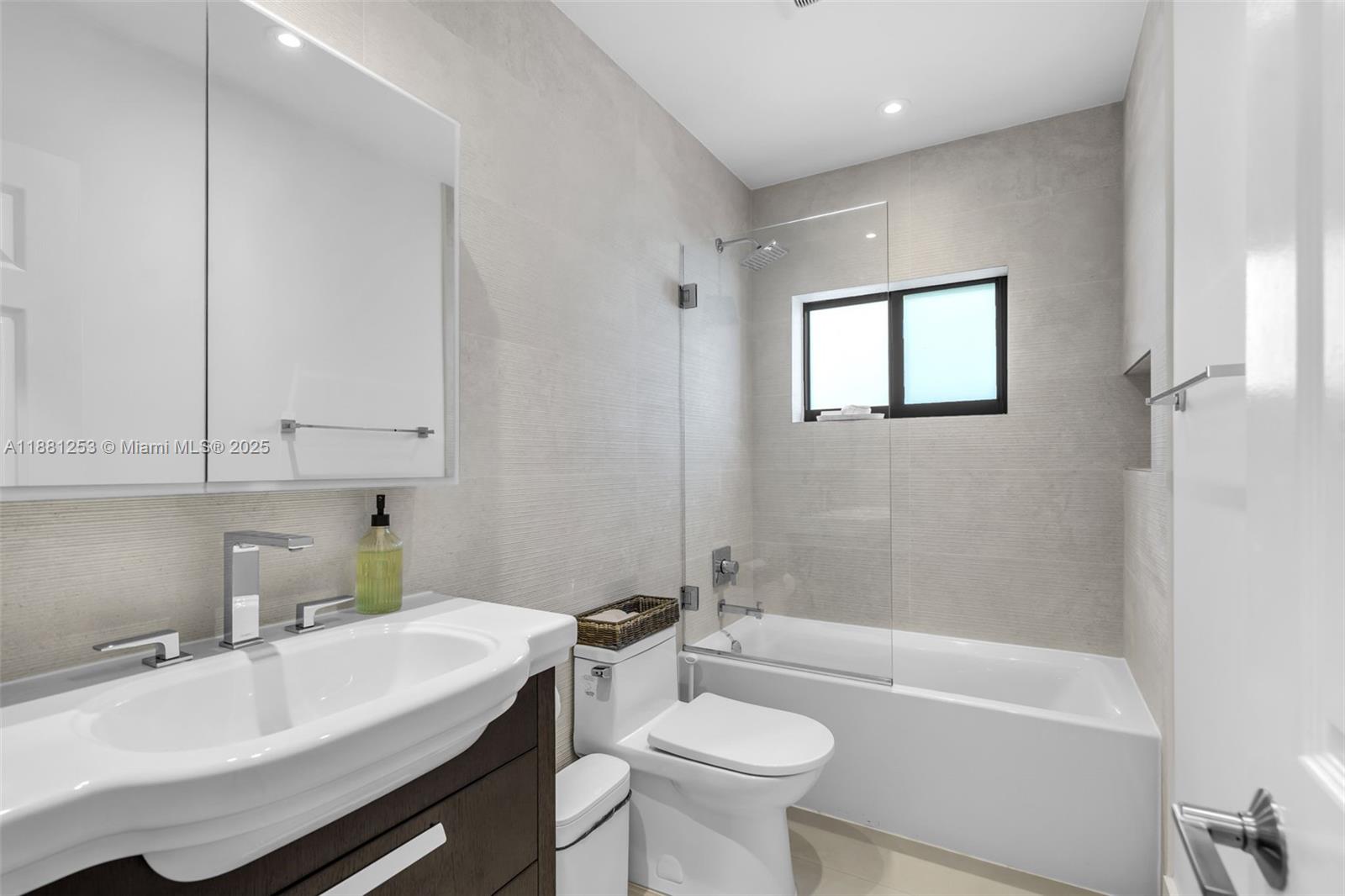 340 Woodcrest Road Key Biscayne, FL 33149 - Photo 33 of 51 a bathroom with a sink toilet a mirror and bathtub