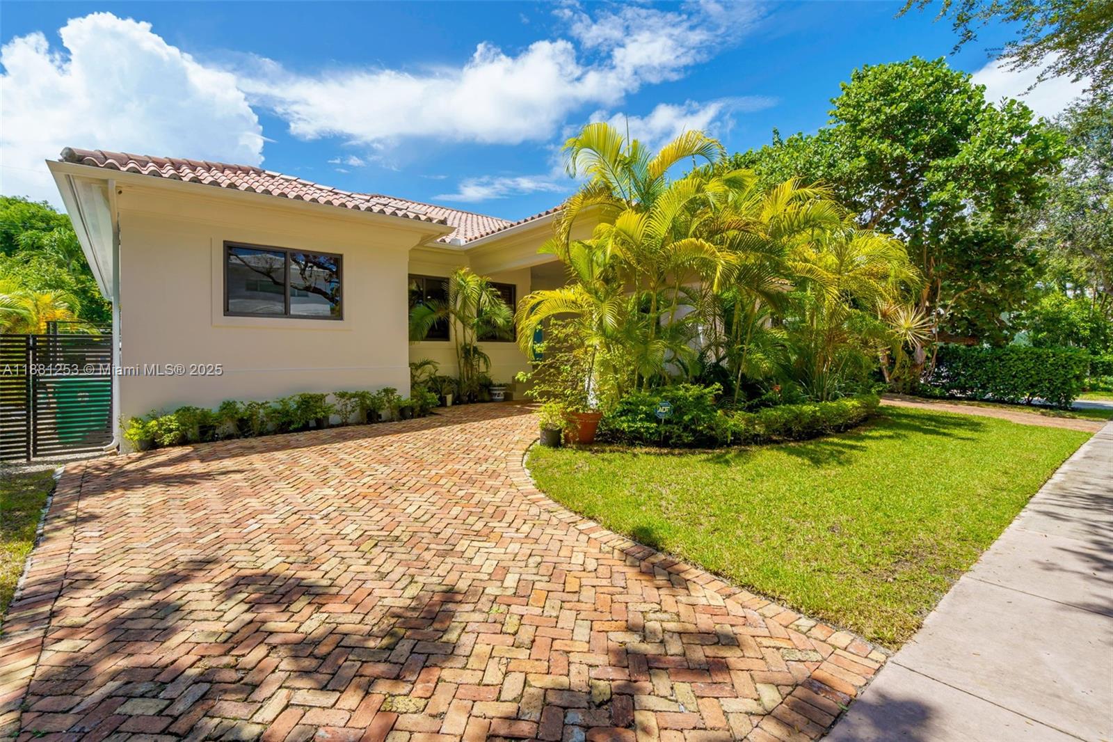 340 Woodcrest Road Key Biscayne, FL 33149 - Photo 44 of 51 a view of a back yard