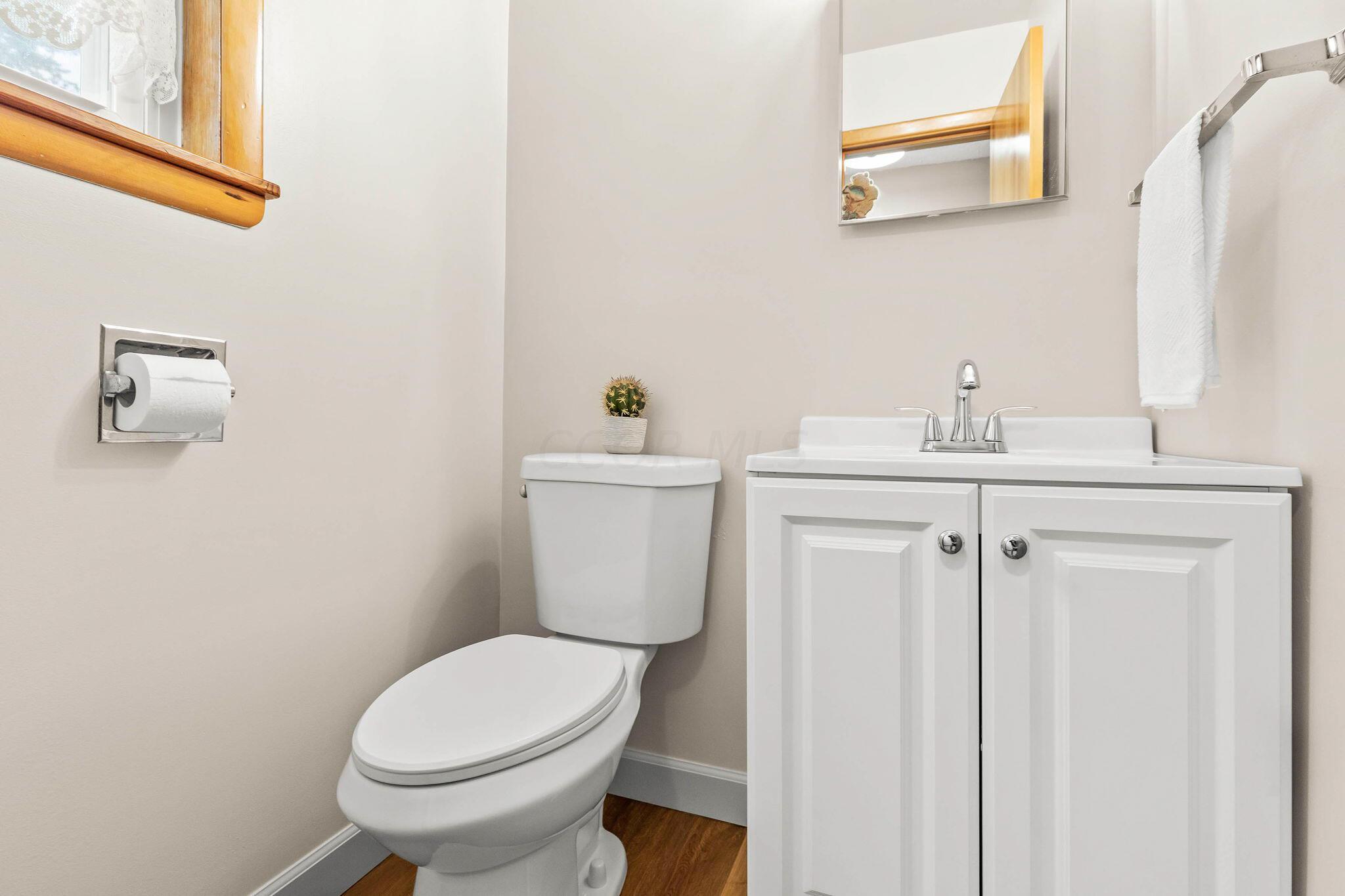 462 Edgemont Road Newark, OH 43055 - Photo 10 of 28 Powder Room