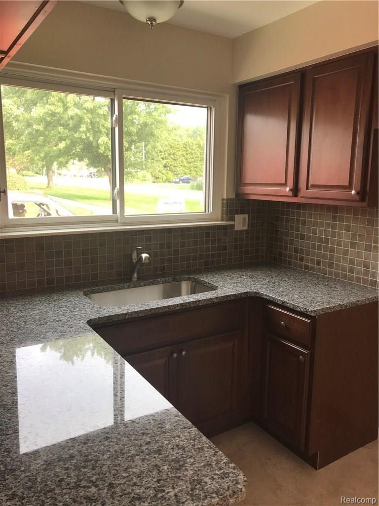 48622 Sugarbush Road, Unit 1 New Baltimore, MI 48047 - Photo 9 of 24 IMG_4648.JPG