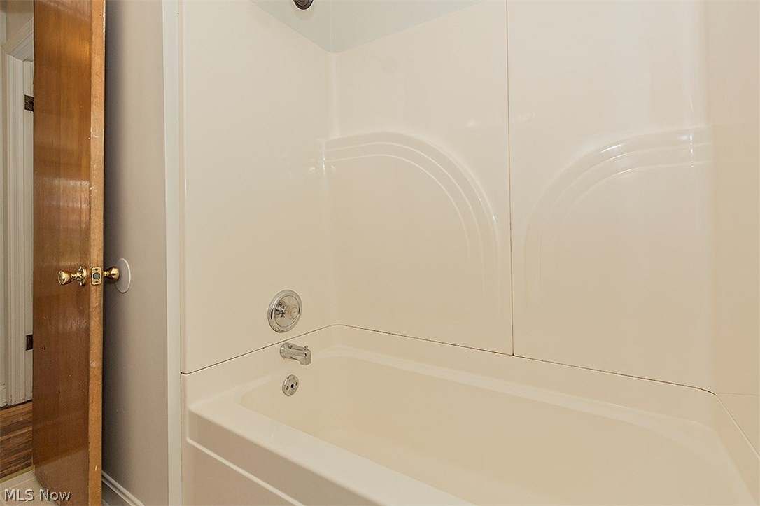 1458 Sunset Road Cleveland, OH 44124 - Photo 18 of 33