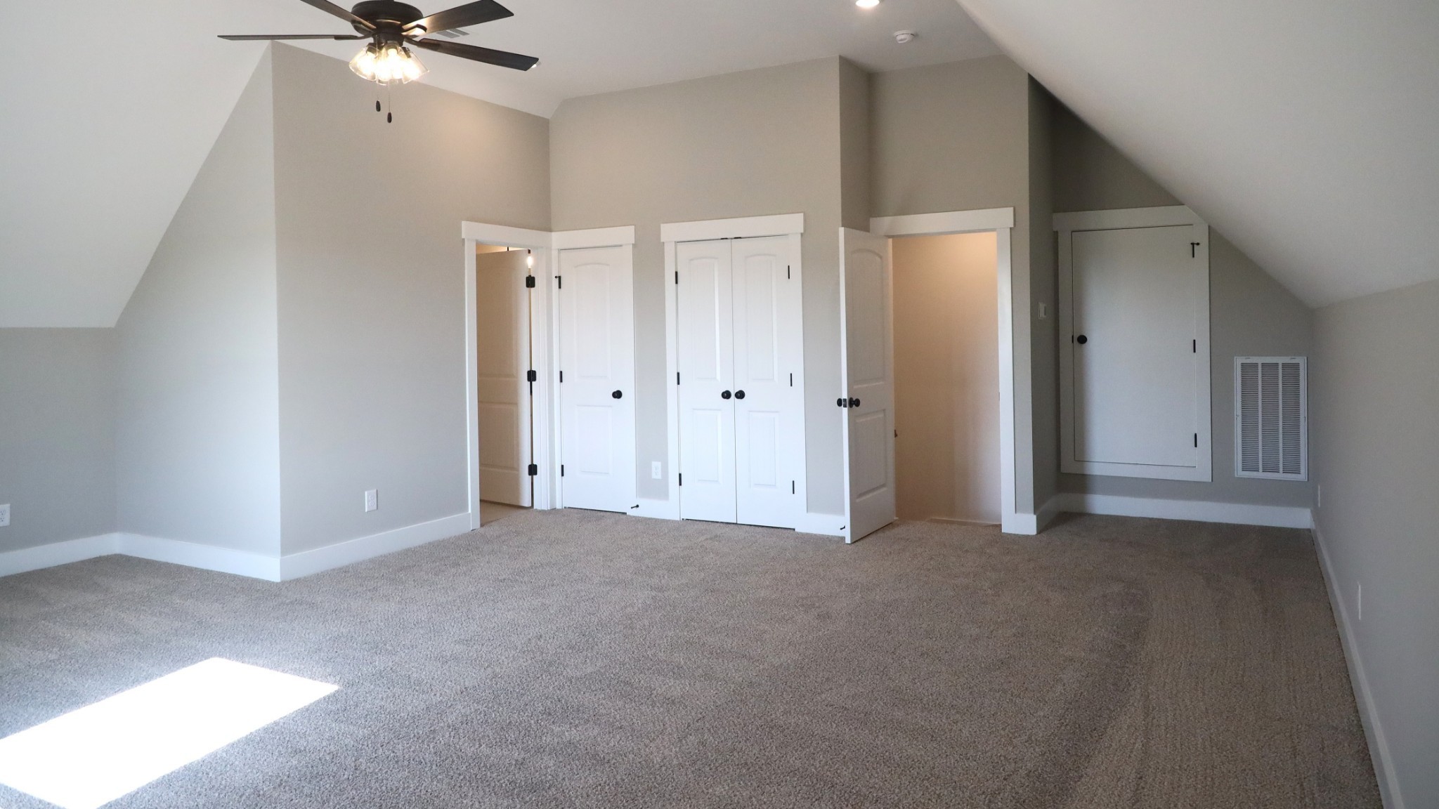 5558 Borthick Road Springfield, TN 37172 - Photo 41 of 53 a view of a room with a ceiling fan