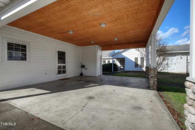 $1,000,000 | 244 Sinking Creek Road, Johnson City, TN 37601