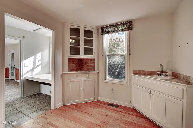 $1,000,000 | 244 Sinking Creek Road, Johnson City, TN 37601