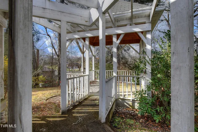$1,000,000 | 244 Sinking Creek Road, Johnson City, TN 37601