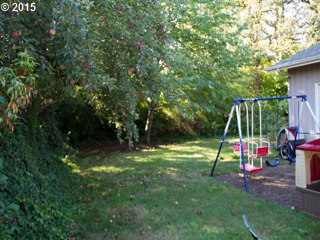 1385 Willagillespie Road Eugene, OR 97401 - Photo 15 of 16 Gallery Image 15