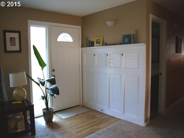 1385 Willagillespie Road Eugene, OR 97401 - Photo 3 of 16 Entrance/Foyer