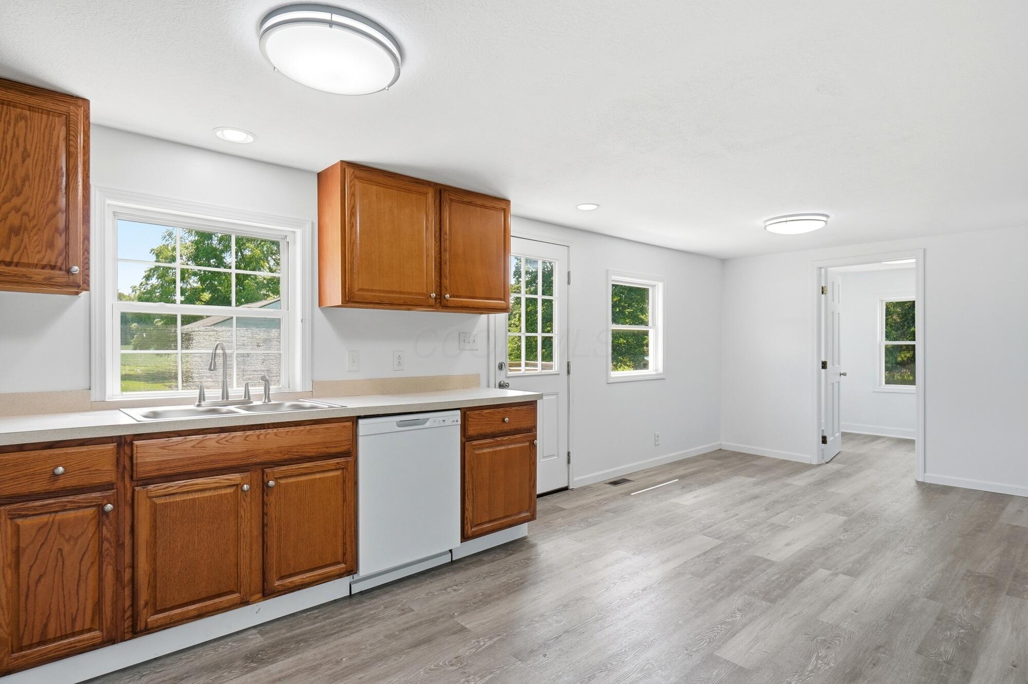 6809 Palmer Road Pataskala, OH 43062 - Photo 15 of 112 Main House - Kitchen - 6809 Palmer Road, Millersport, OH 43046