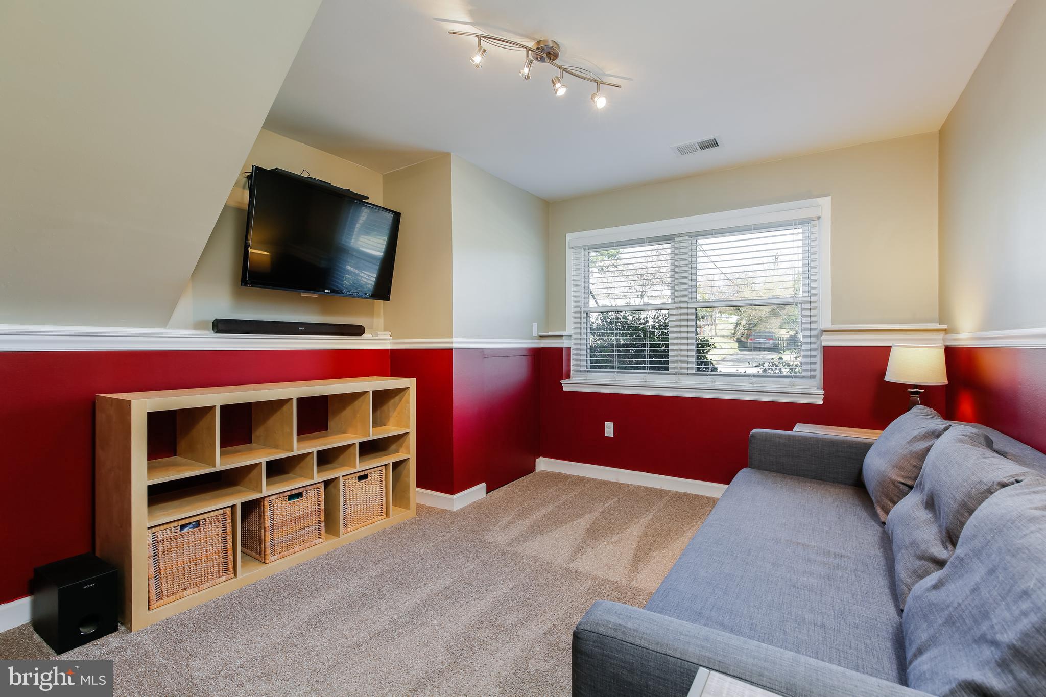 9126 Orbitan Road Baltimore, MD 21234 - Photo 9 of 30 Gallery Image 9