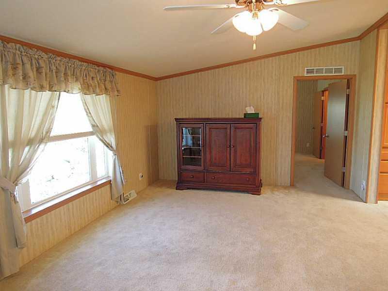 251 Ogren Road Caribou, ME 04736 - Photo 18 of 32 Living Room.